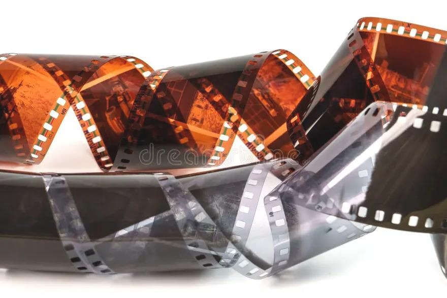 Jak otworzyć kliszę do aparatu? Bezpieczne wyjęcie filmu krok po kroku