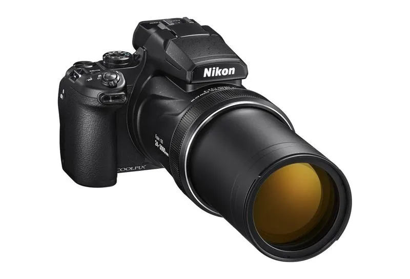 Nikon Coolpix P1000 – czy warto kupić aparat z zoomem 125x w 2026?