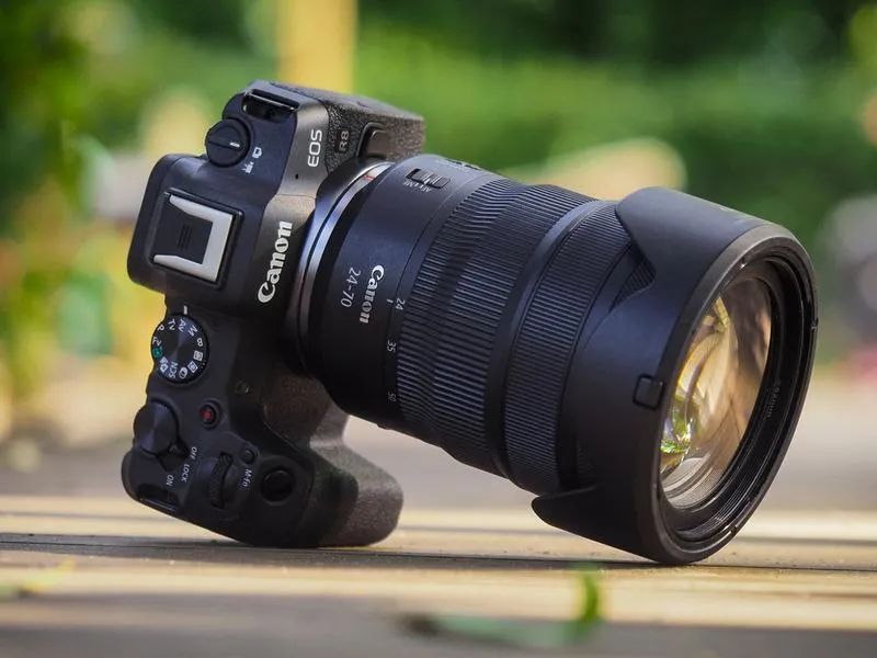 Canon R8